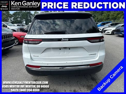 Certified 2025 Jeep Grand Cherokee Laredo AWD/4WD image 9