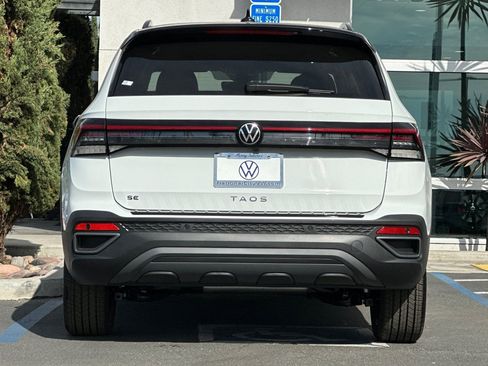 New 2026 Volkswagen Taos SE image 6