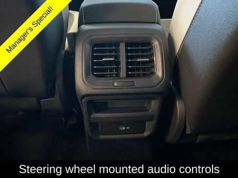 Used 2025 Volkswagen Taos SE AWD/4WD image 12