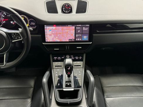 Used 2019 Porsche Cayenne Sport Utility 4D image 32