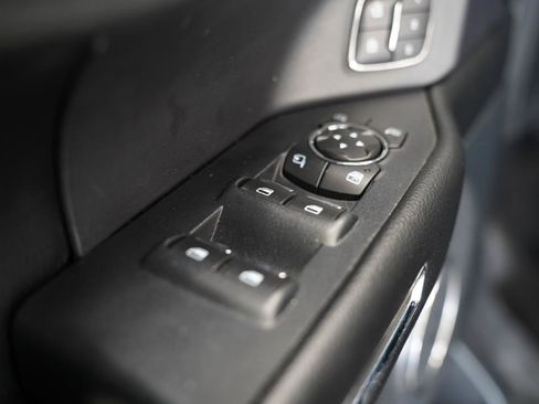 Used 2018 Ford Expedition XLT w/ Equipment Group 202A AWD/4WD image 27