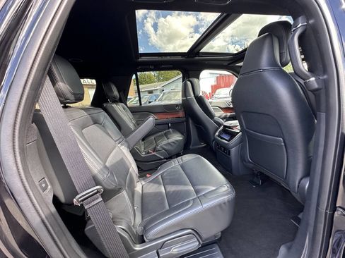 Used 2022 Lincoln Navigator Reserve image 14