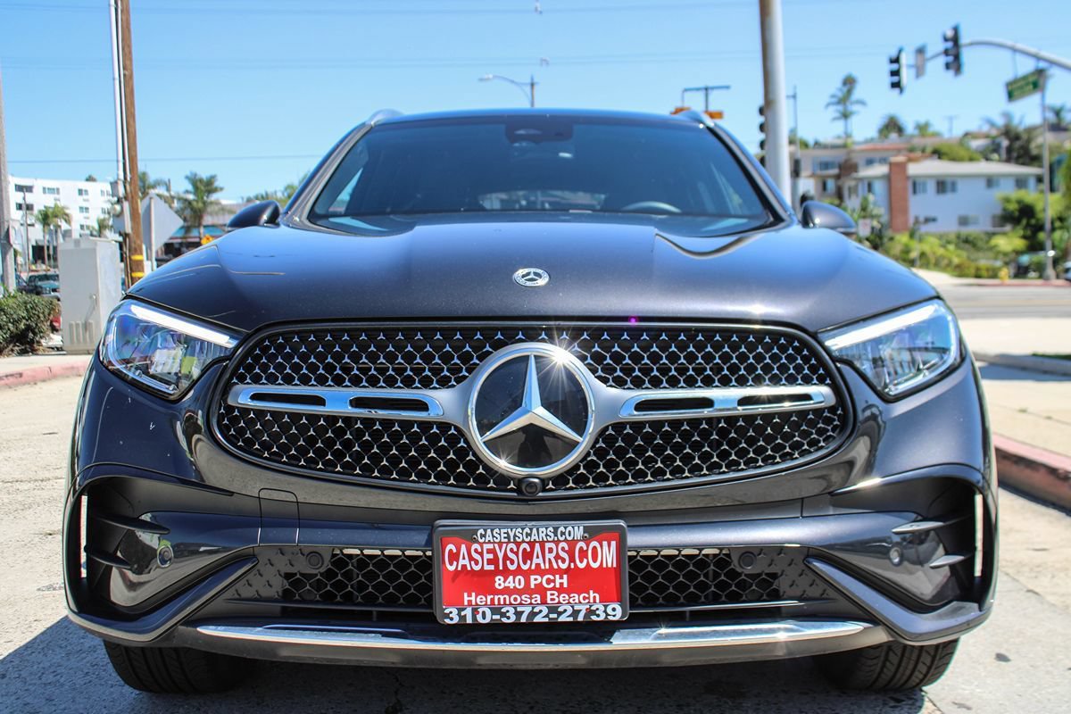 Used 2025 Mercedes-Benz GLC 350e 4MATIC image 9