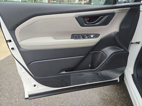 Certified 2025 Subaru Forester Premium image 12