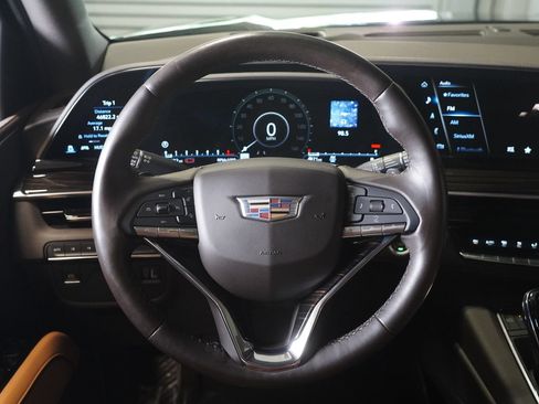 Used 2022 Cadillac Escalade Premium Luxury AWD/4WD image 16