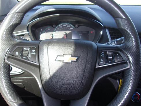 Used 2022 Chevrolet Trax LS w/ Tint and Cruise Package image 9