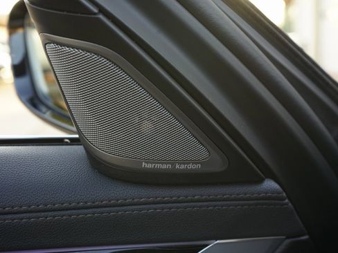 Used 2018 BMW 740i image 19