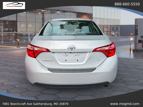 Used 2017 Toyota Corolla LE w/ Carpet Mat Package (TMS) FWD image 2