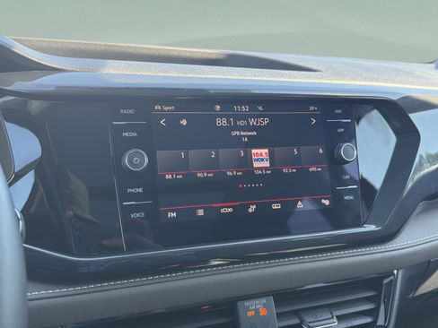 Used 2023 Volkswagen Taos SEL image 16