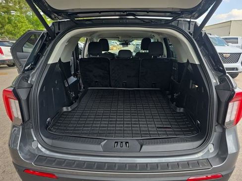 Used 2025 Ford Explorer Active image 12