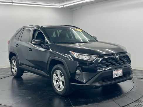 Used 2020 Toyota RAV4 XLE w/ All Weather Liner Package FWD image 3