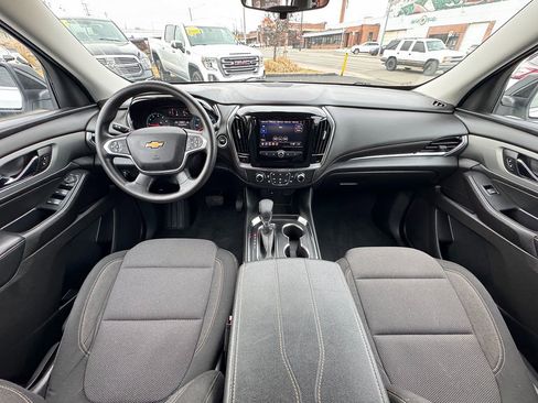 Used 2021 Chevrolet Traverse LS image 17