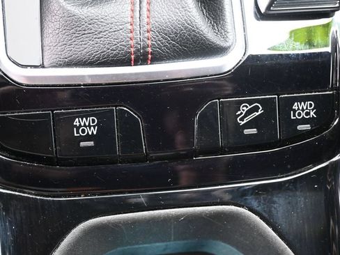 Used 2025 Jeep Compass Trailhawk AWD/4WD image 31