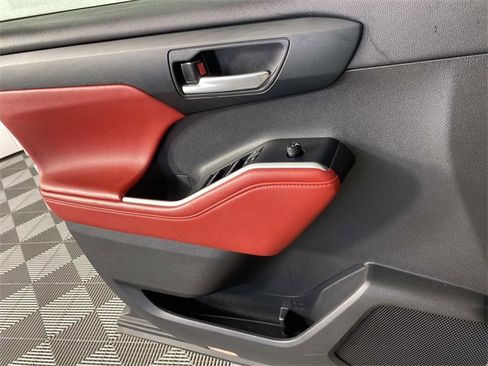 Used 2023 Toyota Highlander XSE image 25