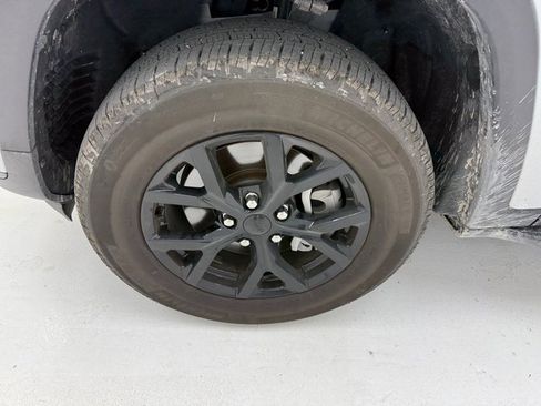 Used 2025 Jeep Grand Cherokee L Altitude image 7