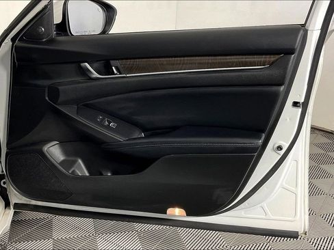 Used 2018 Honda Accord Touring image 26