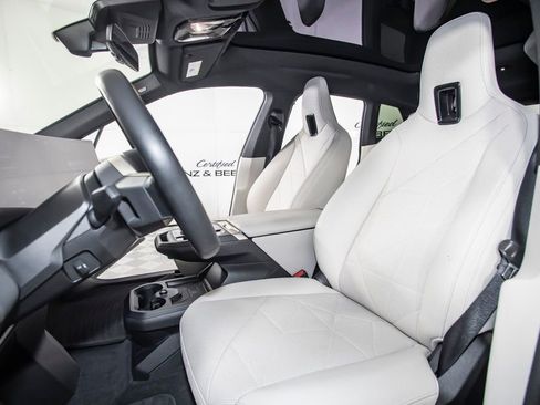 Used 2023 BMW iX xDrive50 w/ Sport Package image 15