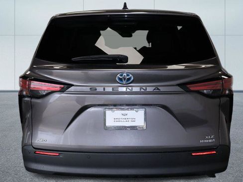 Used 2022 Toyota Sienna XLE AWD/4WD image 16