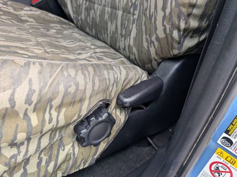 Used 2019 Toyota Tacoma TRD Off-Road AWD/4WD image 11