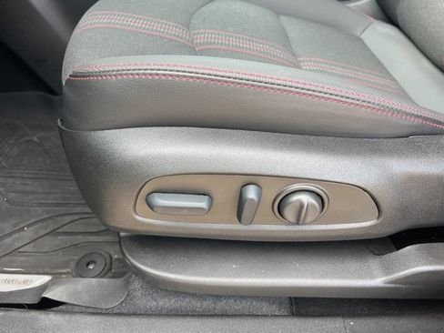 Used 2022 Chevrolet Equinox RS w/ LPO, Floor Liner Package image 15