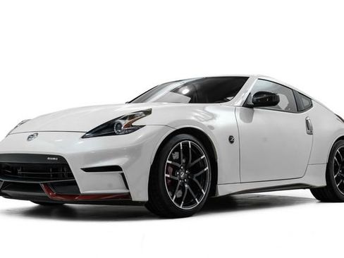 Used 2018 Nissan 370Z NISMO image 8