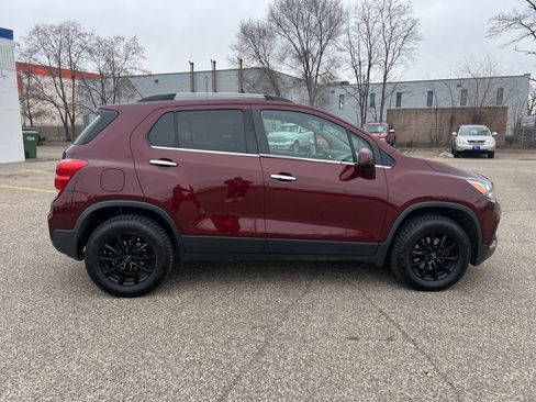 Used 2017 Chevrolet Trax LT w/ Driver Confidence Package image 9