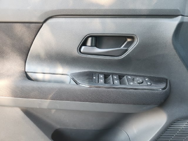 Used 2025 Nissan Kicks S w/ Charging Package FWD image 21