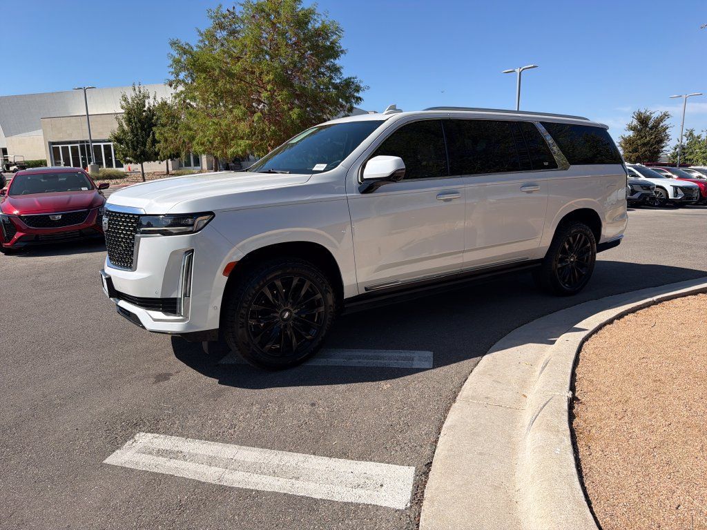 Used 2021 Cadillac Escalade ESV Premium Luxury w/ Driver Assist Tech Package RWD image 3