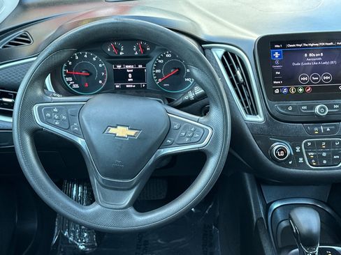Used 2022 Chevrolet Malibu LT FWD image 14
