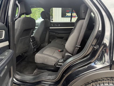Used 2017 Ford Explorer XLT AWD/4WD image 9