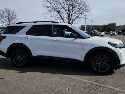 New 2026 Ford Explorer ST w/ Sun And Sound Package image 9