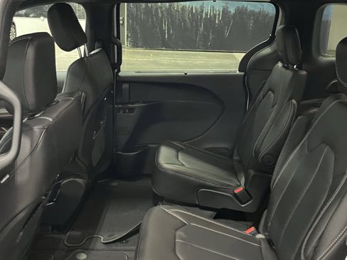 New 2026 Chrysler Pacifica Select FWD image 13