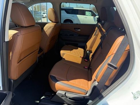 Certified 2025 Nissan Pathfinder Platinum w/ Cargo Package image 24