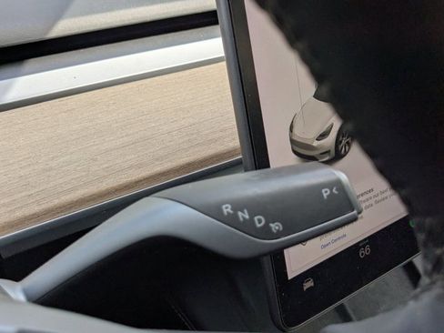 Used 2021 Tesla Model Y Long Range image 12