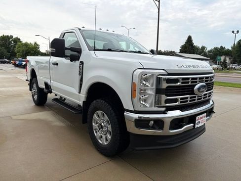 Used 2023 Ford F350 XLT w/ 360-Degree Camera Package AWD/4WD image 8