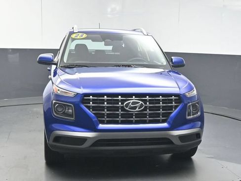 Used 2023 Hyundai Venue SEL FWD image 3