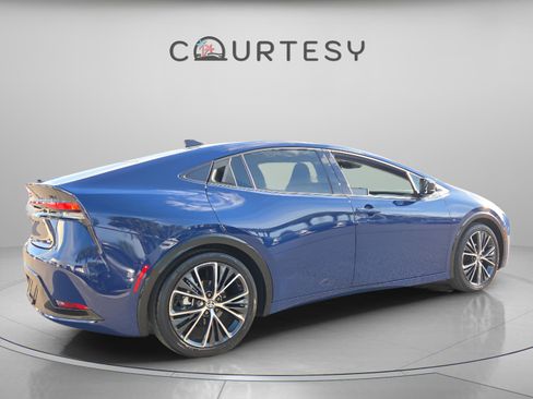 Used 2025 Toyota Prius XLE image 6