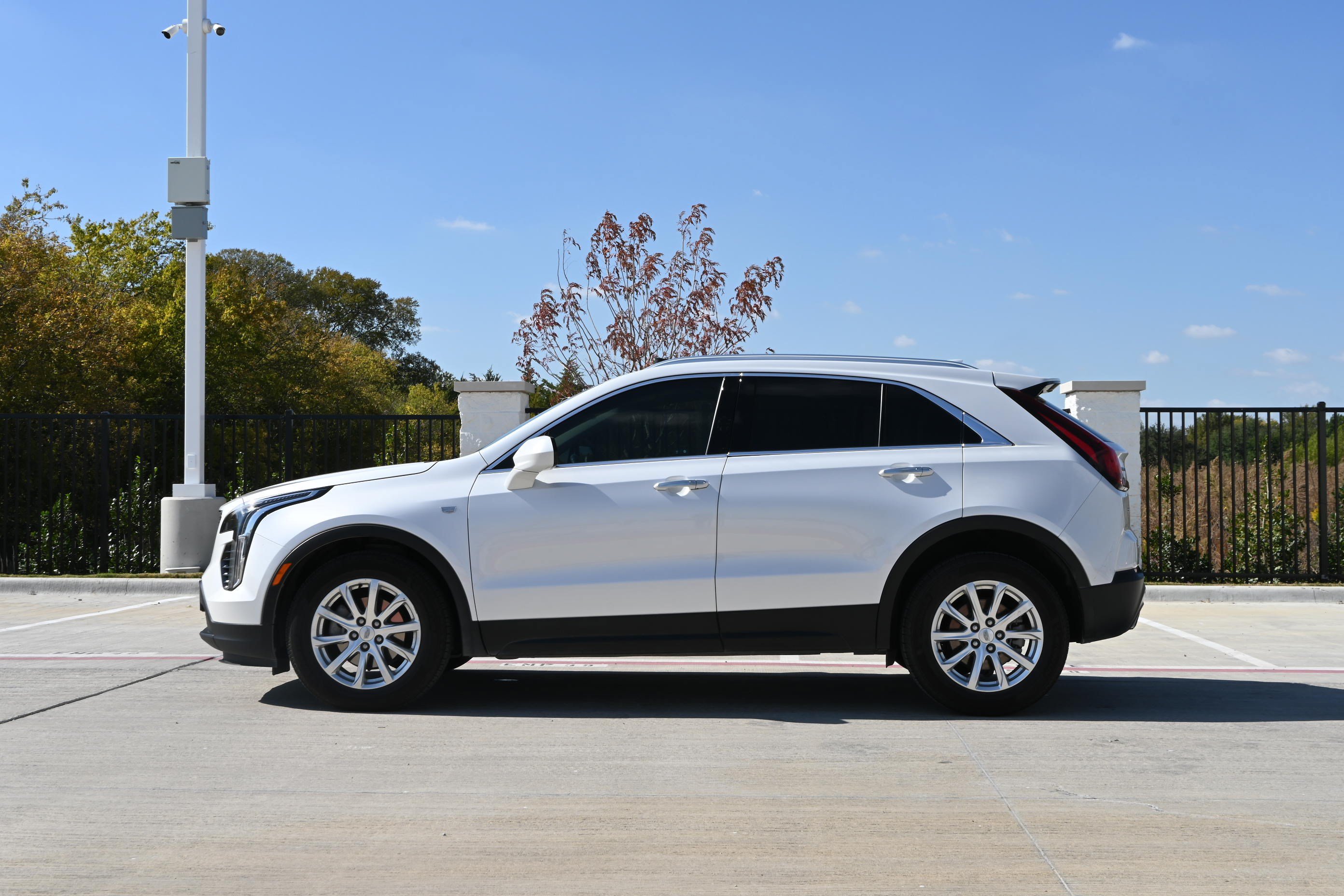 Used 2021 Cadillac XT4 Luxury w/ Cold Weather Package FWD image 6