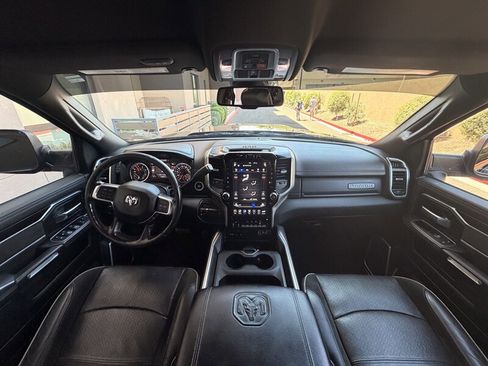 Used 2019 RAM 2500 Laramie w/ Black Appearance Package AWD/4WD image 18