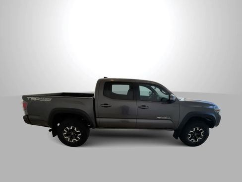 Used 2020 Toyota Tacoma TRD Off-Road w/ Technology Package AWD/4WD image 9