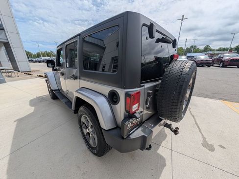 Used 2018 Jeep Wrangler Unlimited Sahara w/ Connectivity Group image 4