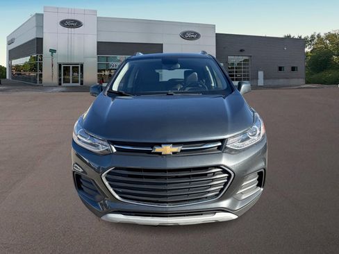 Used 2020 Chevrolet Trax LT w/ LT Convenience Package FWD image 3