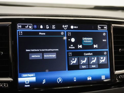 Used 2023 Chrysler Pacifica Touring-L image 19