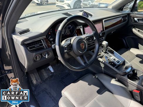 Used 2023 Porsche Macan S image 6