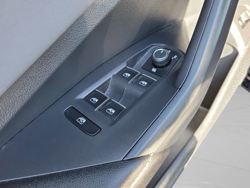 Used 2025 Volkswagen Jetta SE image 18