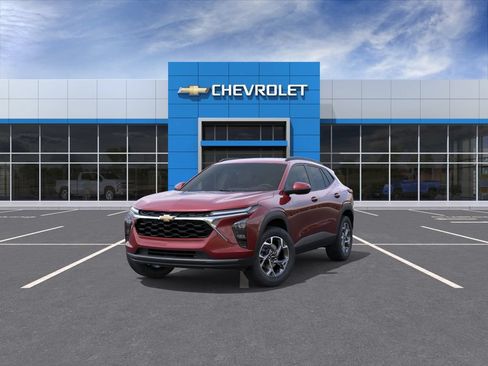 Used 2025 Chevrolet Trax LT FWD image 8