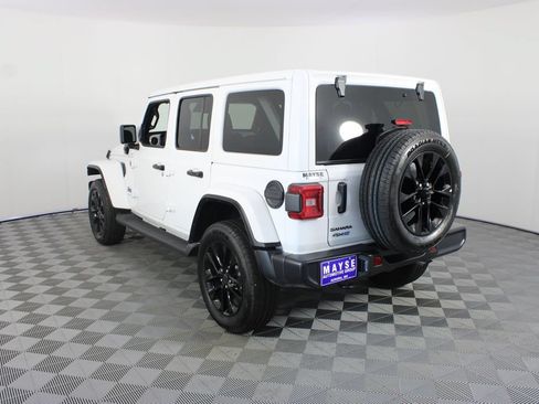 Used 2025 Jeep Wrangler Unlimited Sahara AWD/4WD image 21
