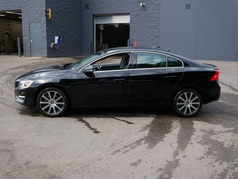 Used 2018 Volvo S60 T5 Inscription Platinum w/ Climate Package AWD/4WD image 4