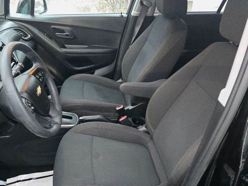 Used 2022 Chevrolet Trax LS w/ Tint and Cruise Package image 12