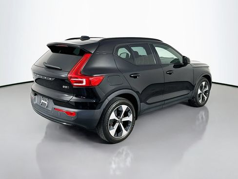 Used 2023 Volvo XC40 B5 Plus AWD/4WD image 7